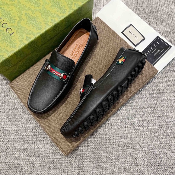 Gucci Black Leather Flats with Green and Red Stripes - Picture 3 of 5